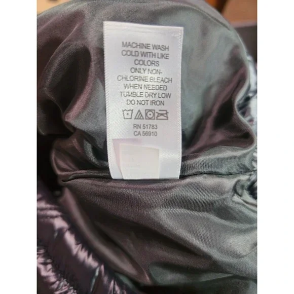 Maurices Quilted Hooded Puffer Vest Black Snap Front Pockets Size S EUC - Picture 7 of 7